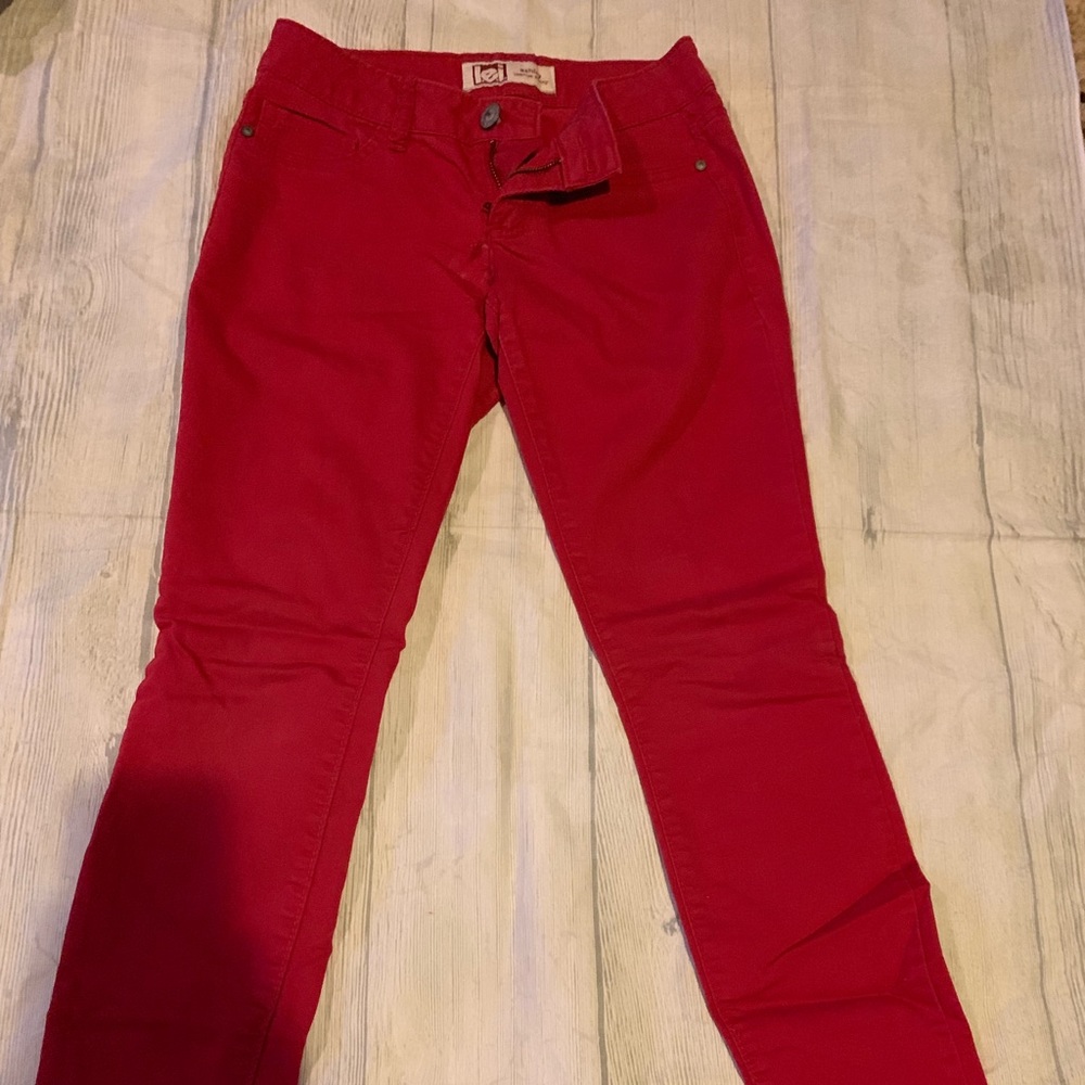 Size 1 (runs a little bigger) LEI skinny jeans